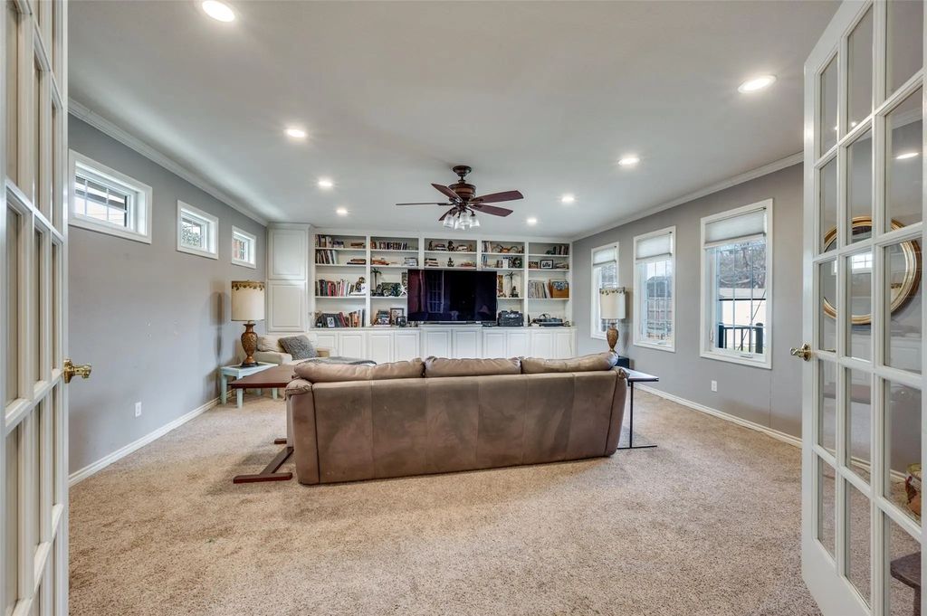 9835 Estate Lane, Dallas