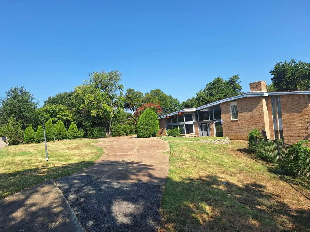 2415 Skyline Drive, Irving