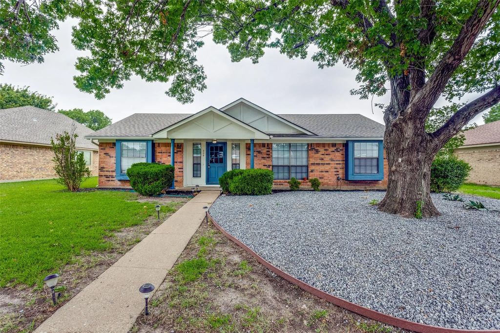 209 W Schreiber Street, Garland