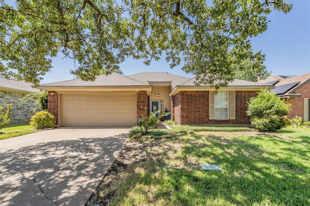 1108 Middlebury Lane, Euless