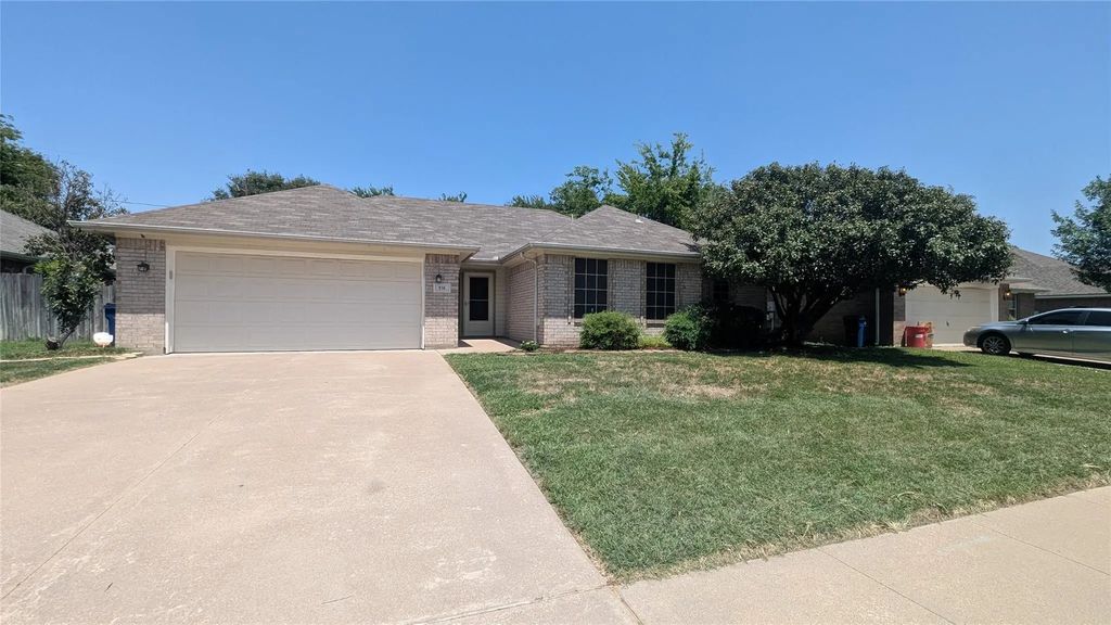 916 Heberle Drive, Burleson