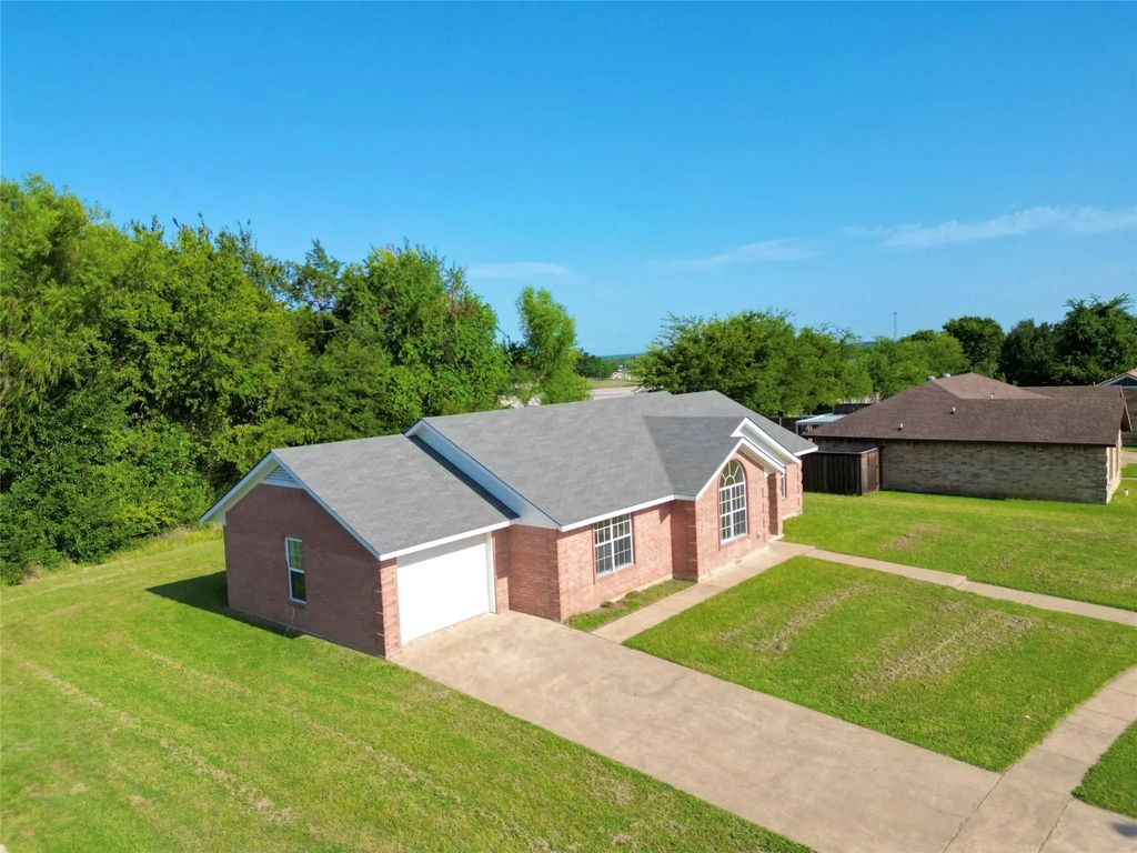 2001 Solomon Drive, Commerce