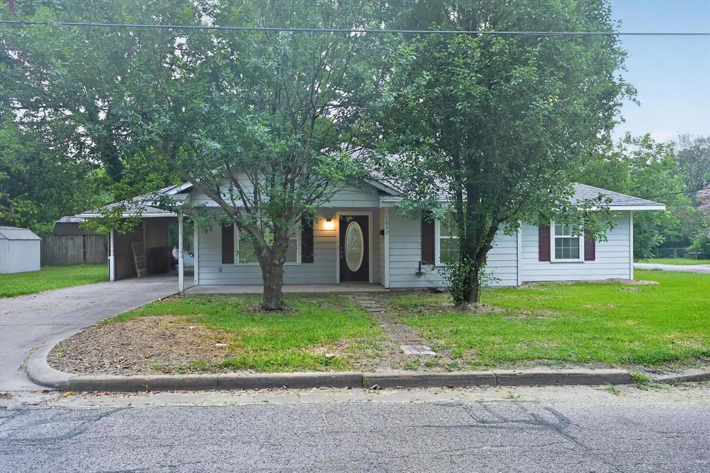 1002 Pine Street, Bonham