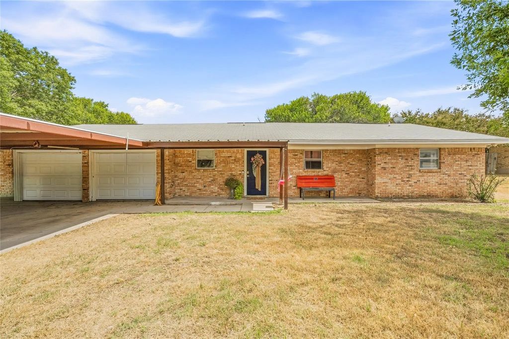 108 Vicksburg Drive, Comanche