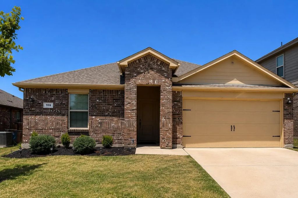 709 Glover Drive, Aubrey