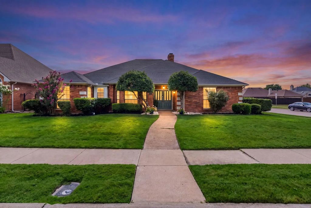 9021 Silverdollar Trail, Irving