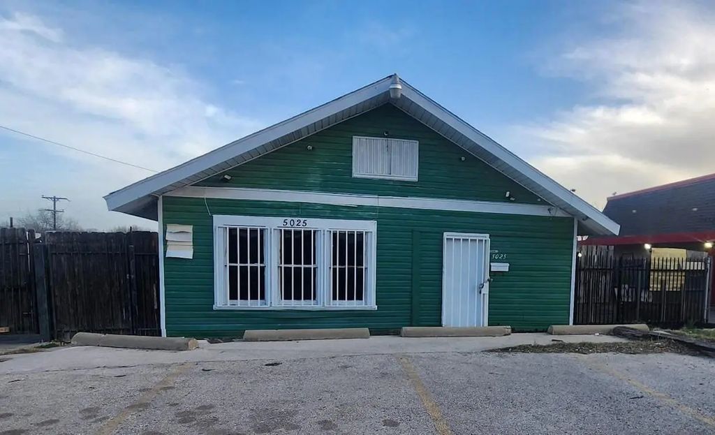 5025 E Lancaster Avenue, Fort Worth