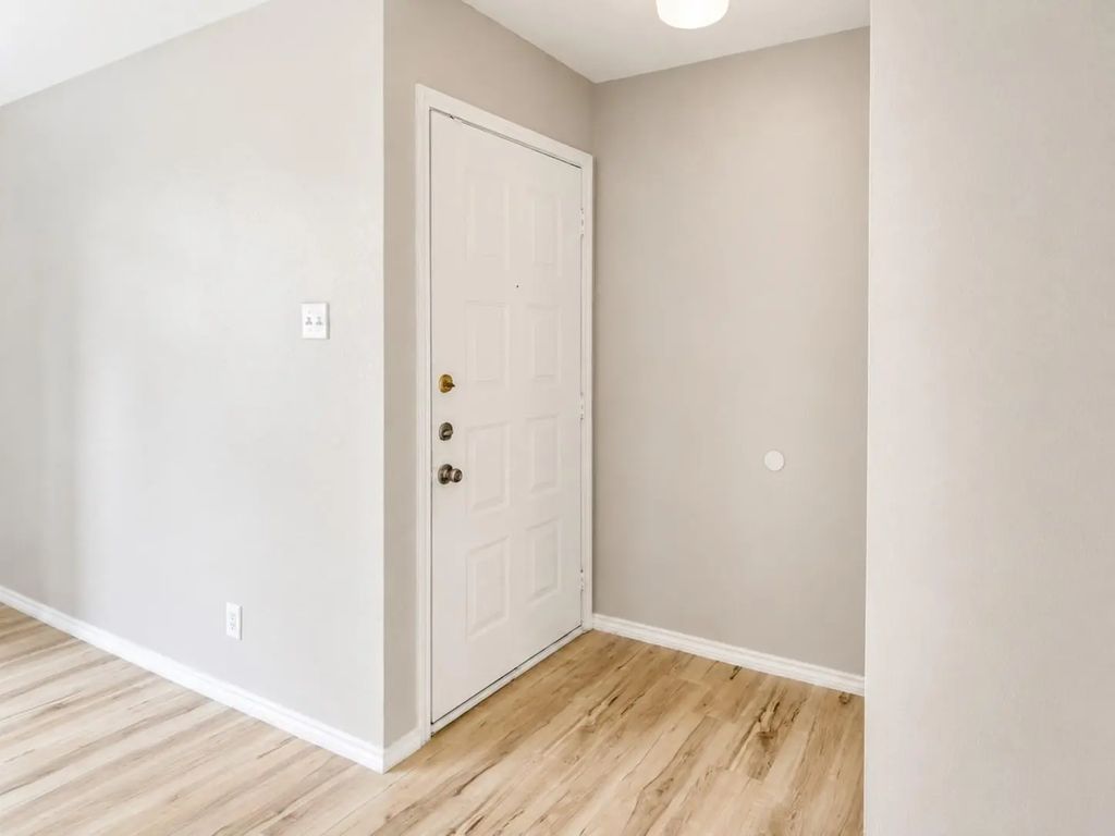 4303 Buena Vista Street 202, Dallas