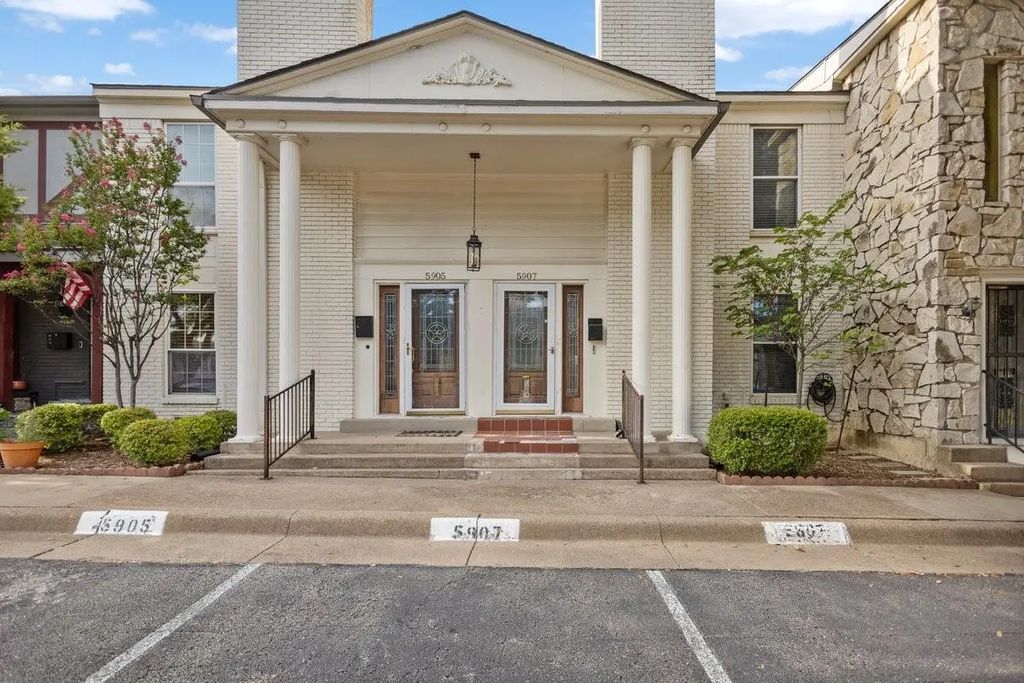 5907 Copperwood Lane 1138, Dallas