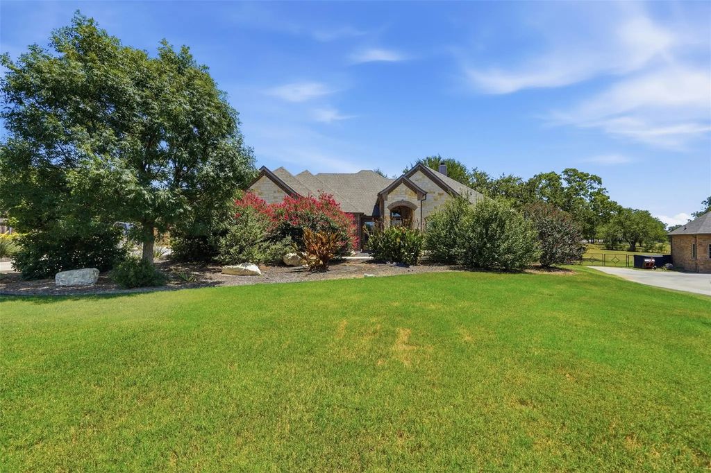 111 Flying Diamond Drive, Springtown