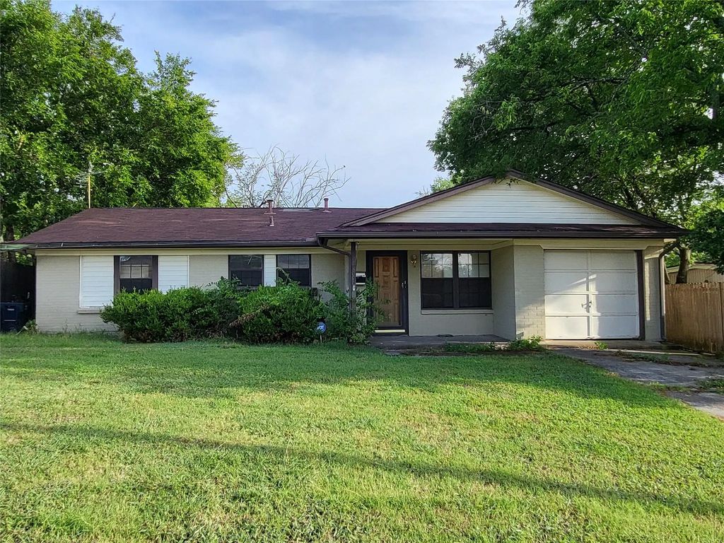 7825 Gaston Avenue, Fort Worth