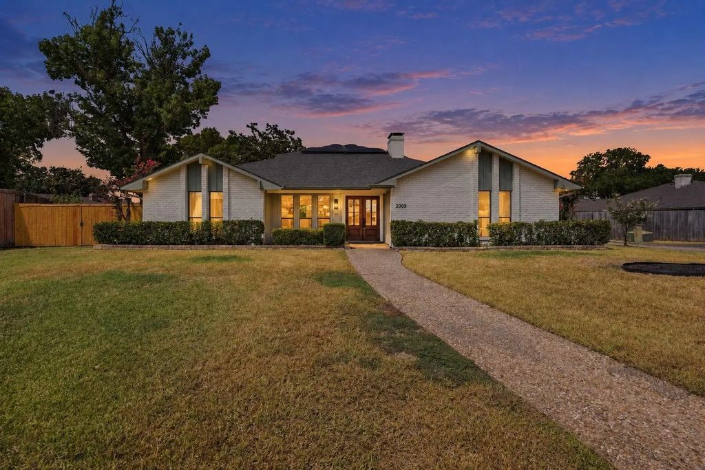 2009 Pueblo Court, Plano