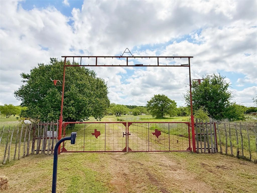 1091 Withers Road, Mineral Wells