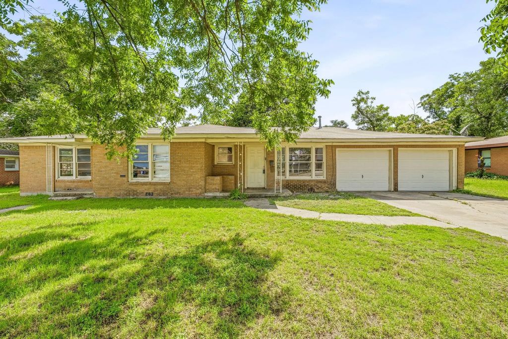 594 N Harbin Drive, Stephenville