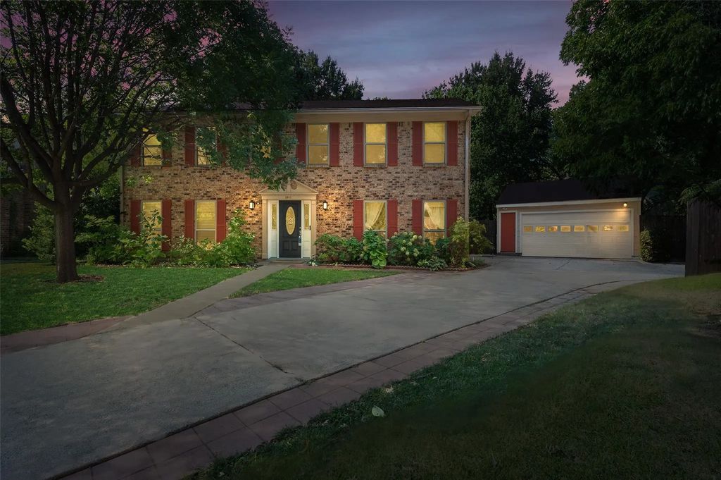 3901 White Oak Court, Flower Mound