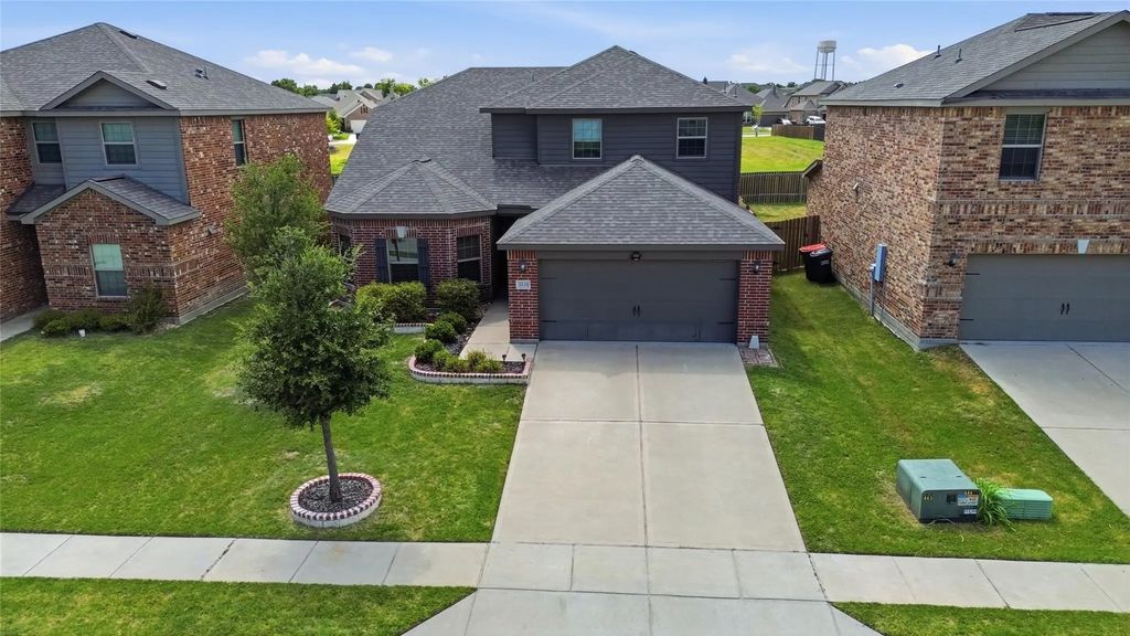 3233 Bowen Street, Anna