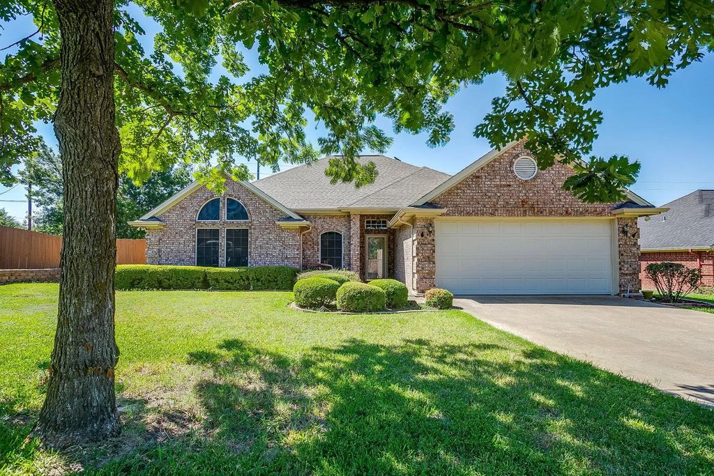 1509 Oak Tree Circle, Weatherford