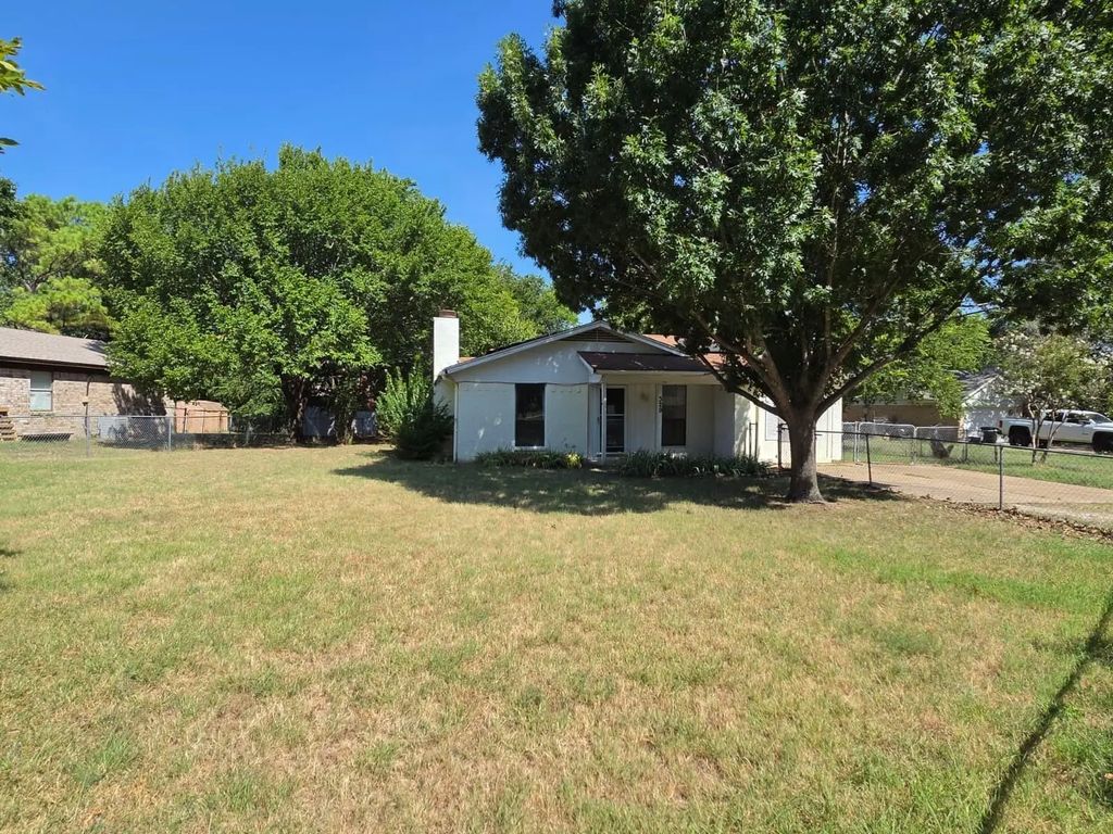 329 Walnut Avenue, Azle
