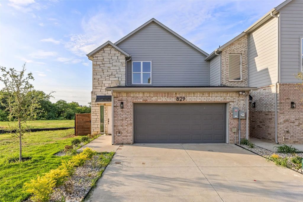 829 Premier Parkway, Grand Prairie