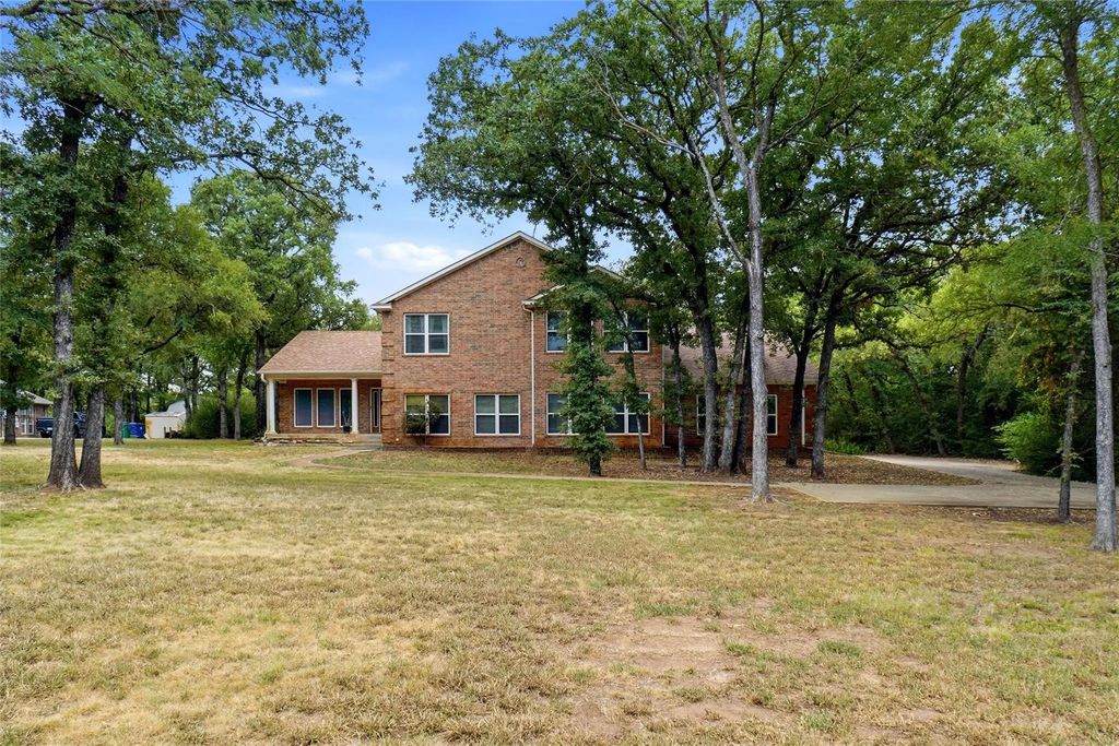 950 E Oak Shores Drive, Cross Roads