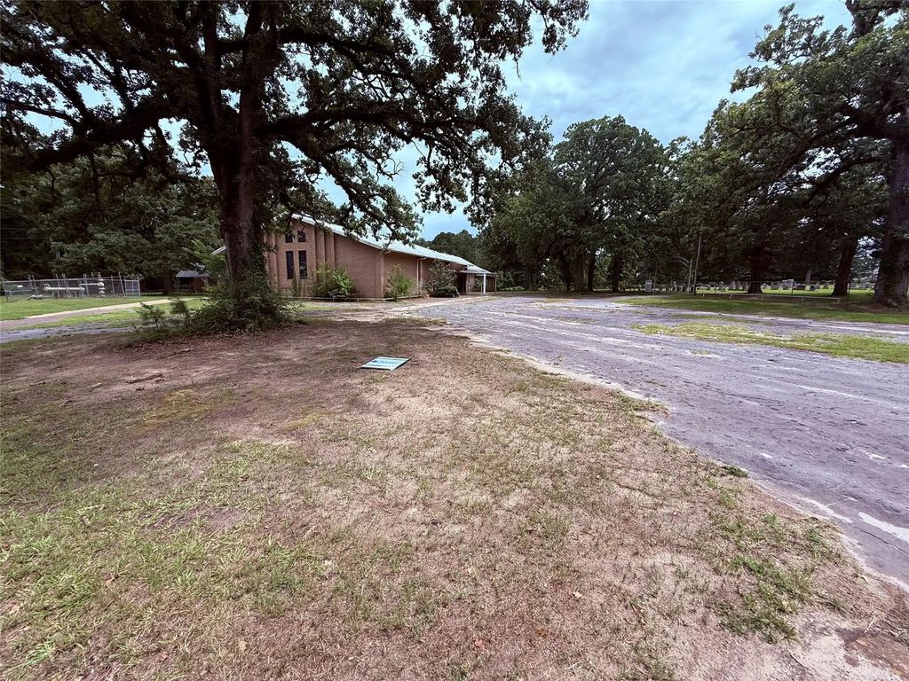 288 County Road 3650, Hawkins