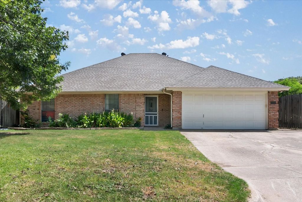 1128 Rock Ridge Drive, Burleson