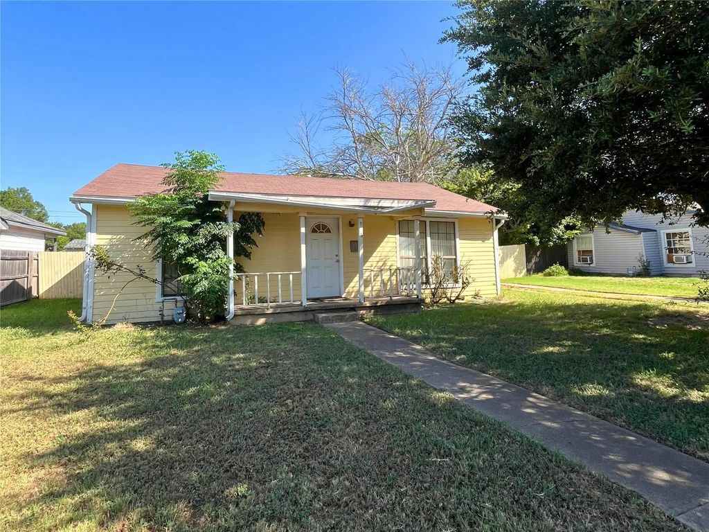 916 Poindexter Avenue, Cleburne