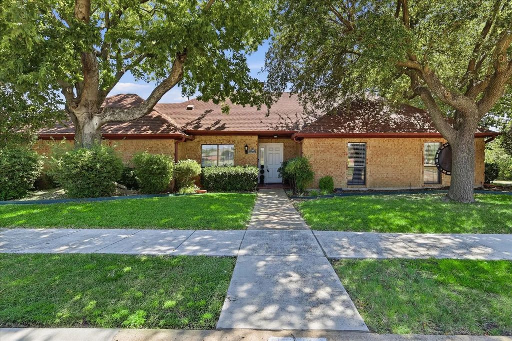2401 Maverick Drive, Plano