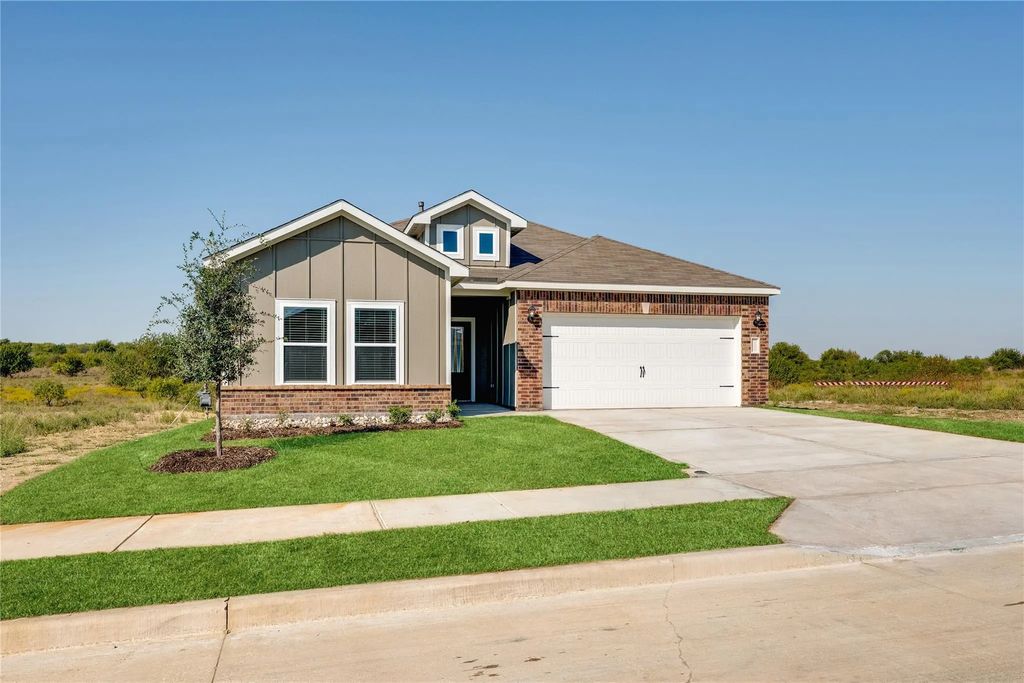 904 Cawthorne Trail, Fort Worth