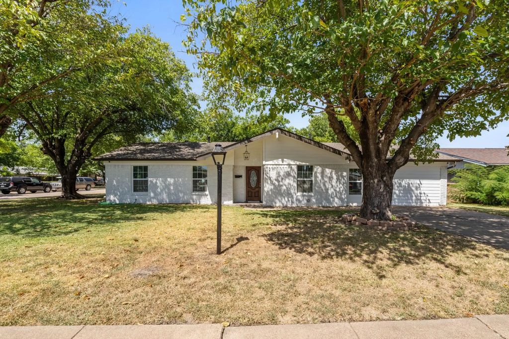 2110 Tompkins Drive, Grand Prairie