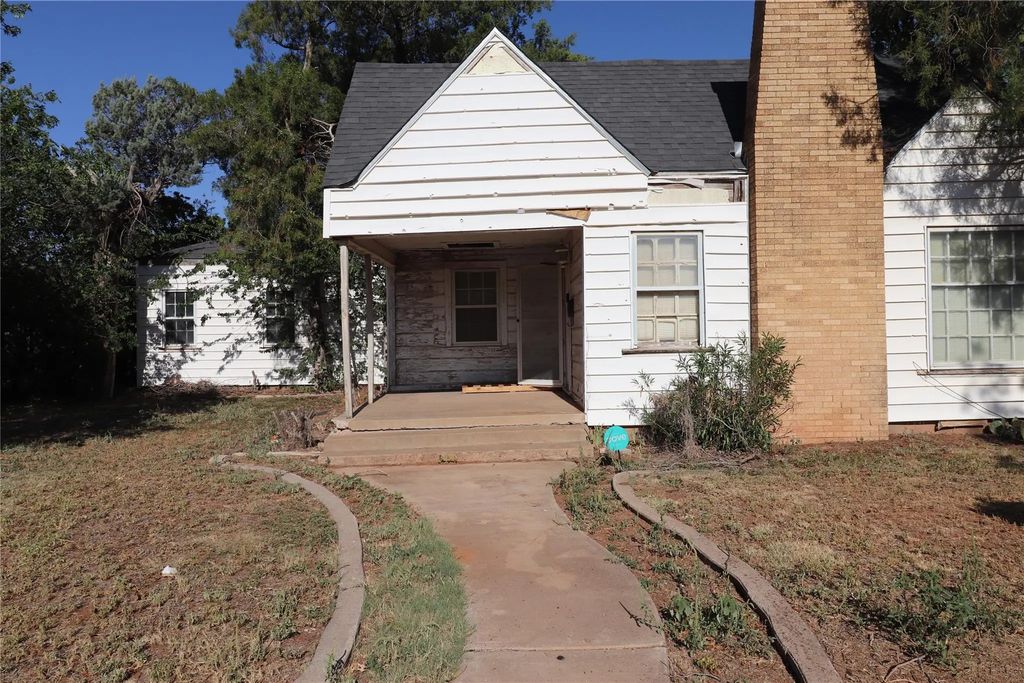 1402 Avenue K, Anson
