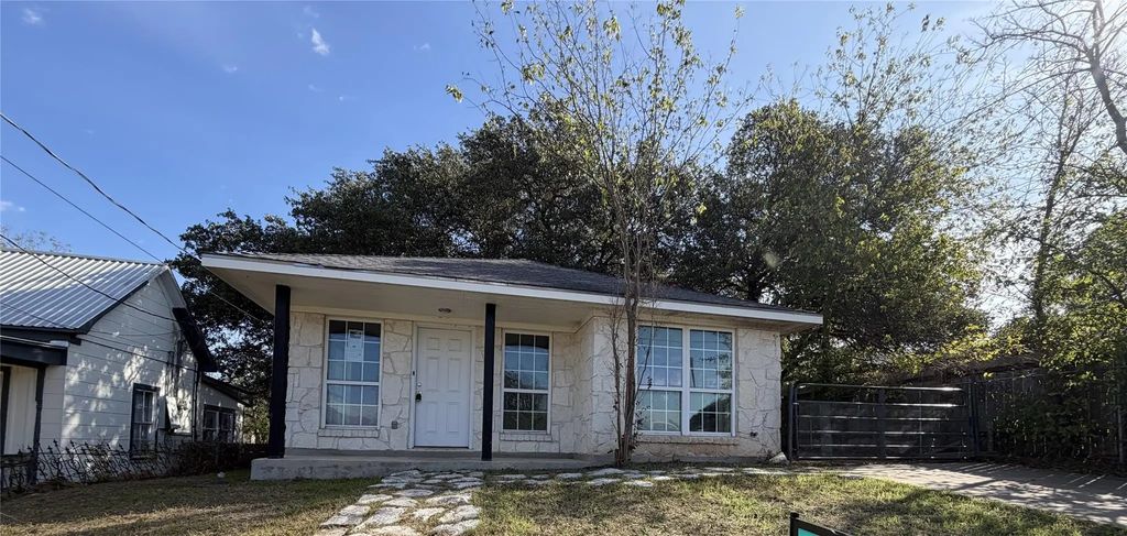207 S Creek Street, Fredericksburg