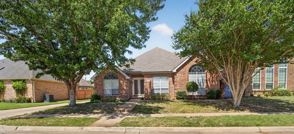 1037 Mccoy Drive, Irving