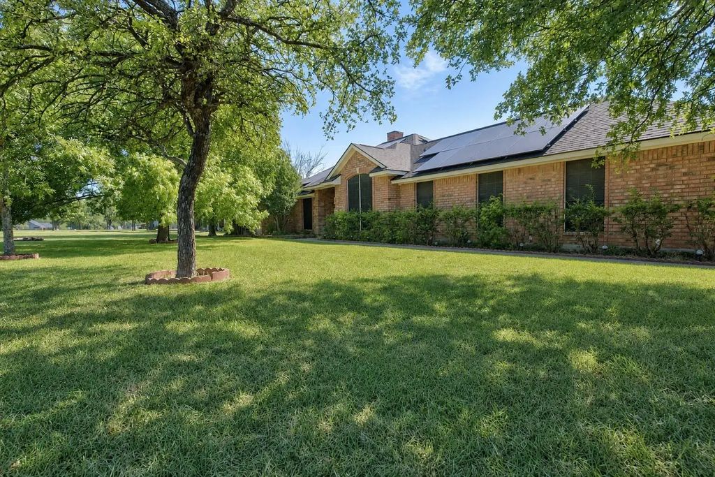 213 Diamond Oaks Drive, Hudson Oaks
