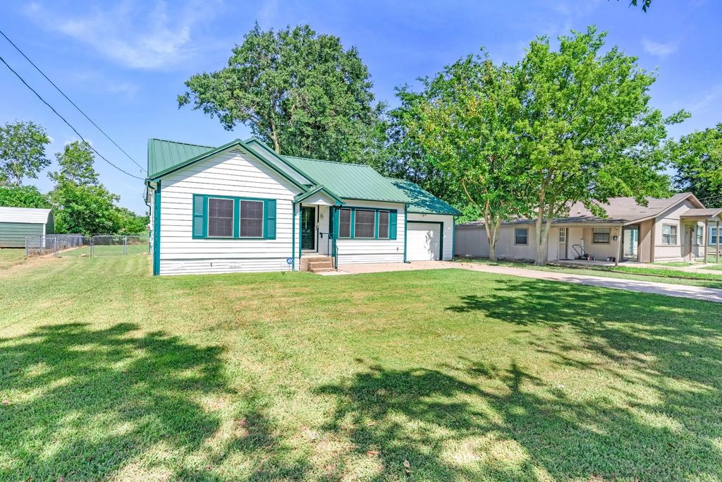 1409 Cedar Street, Bonham