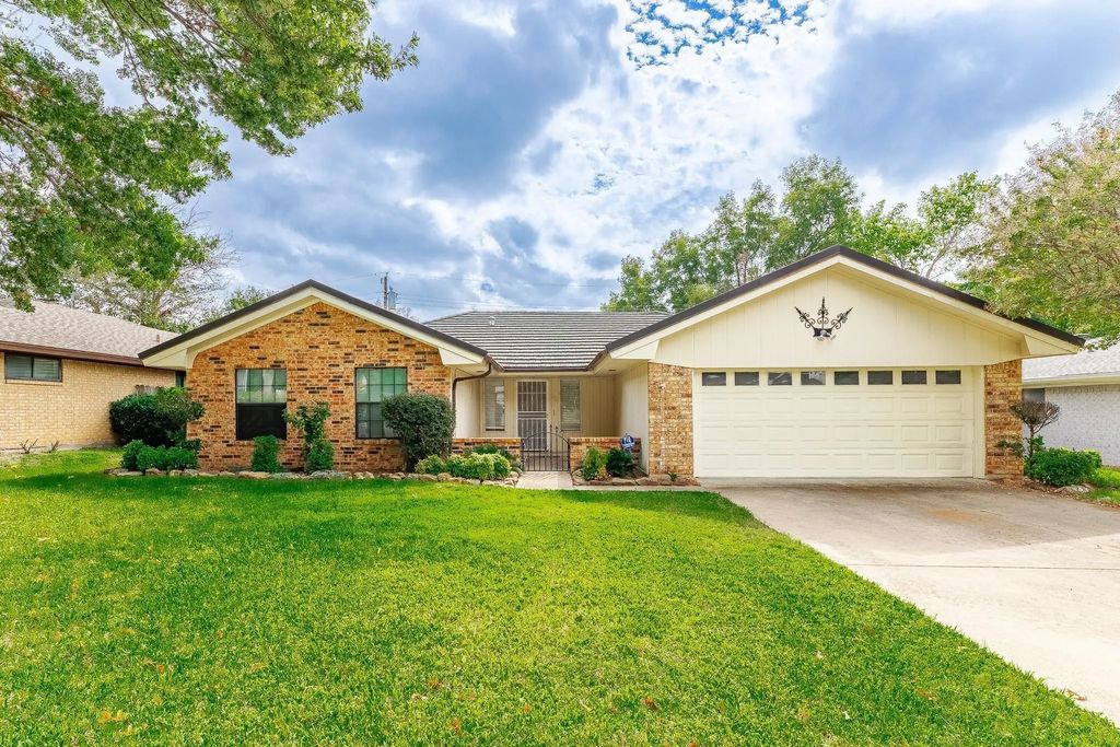 1412 Rusdell Drive, Irving