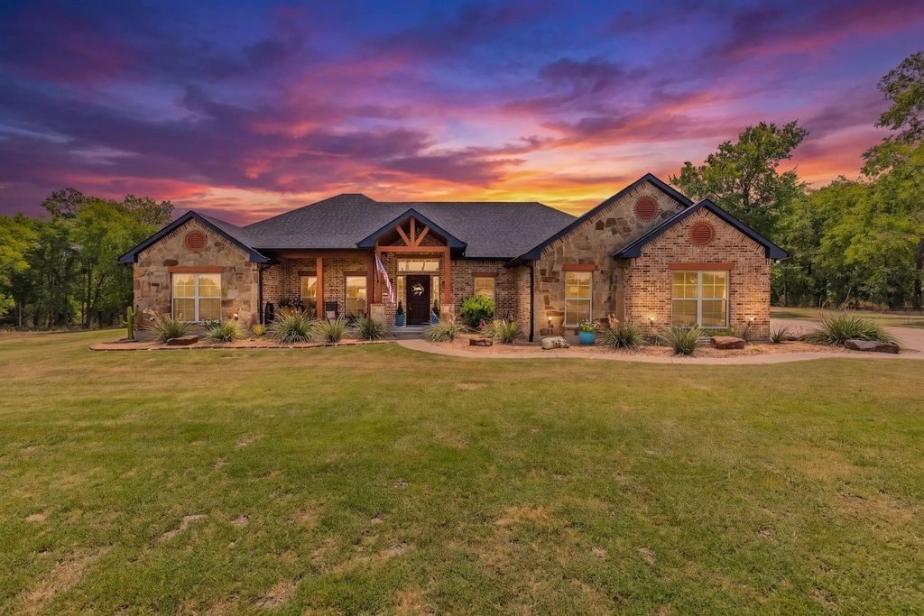6049 Fm 1567, Lone Oak