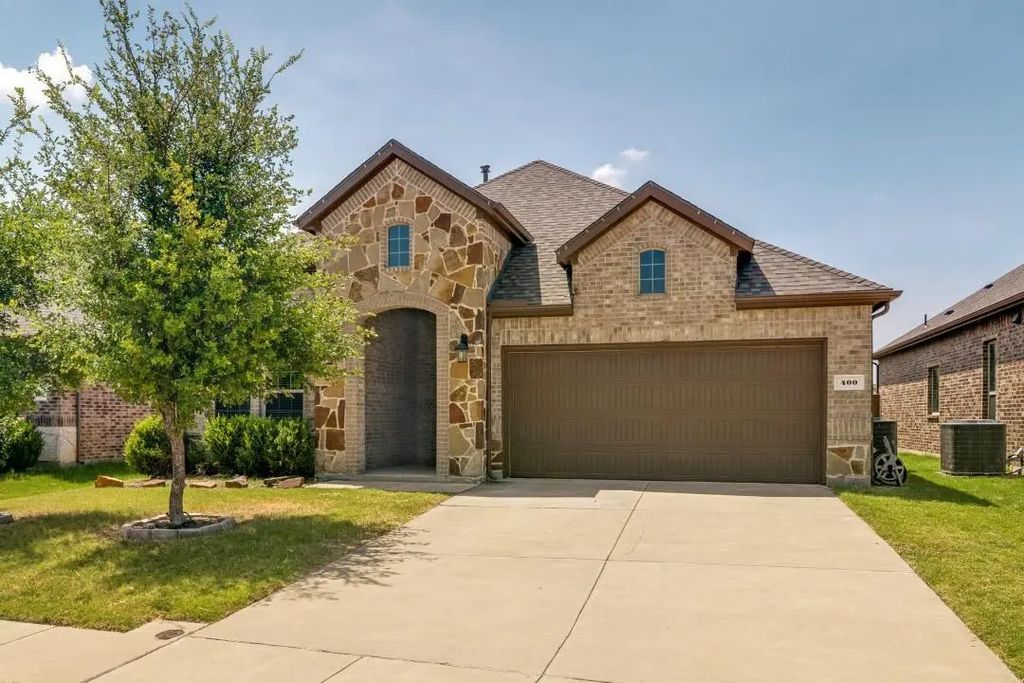 400 Cowboy Way, Anna