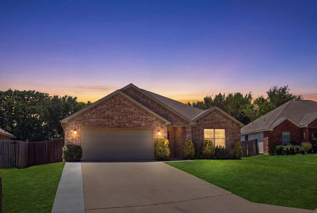 780 Countryside Drive, Aubrey