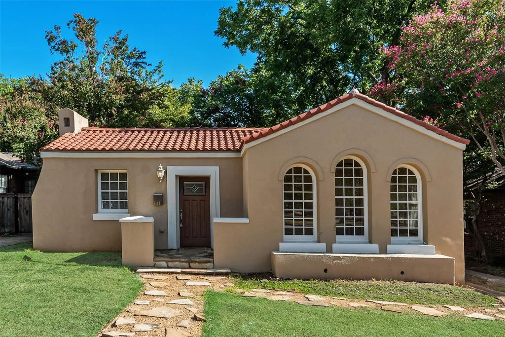 811 Kidd Springs Drive, Dallas