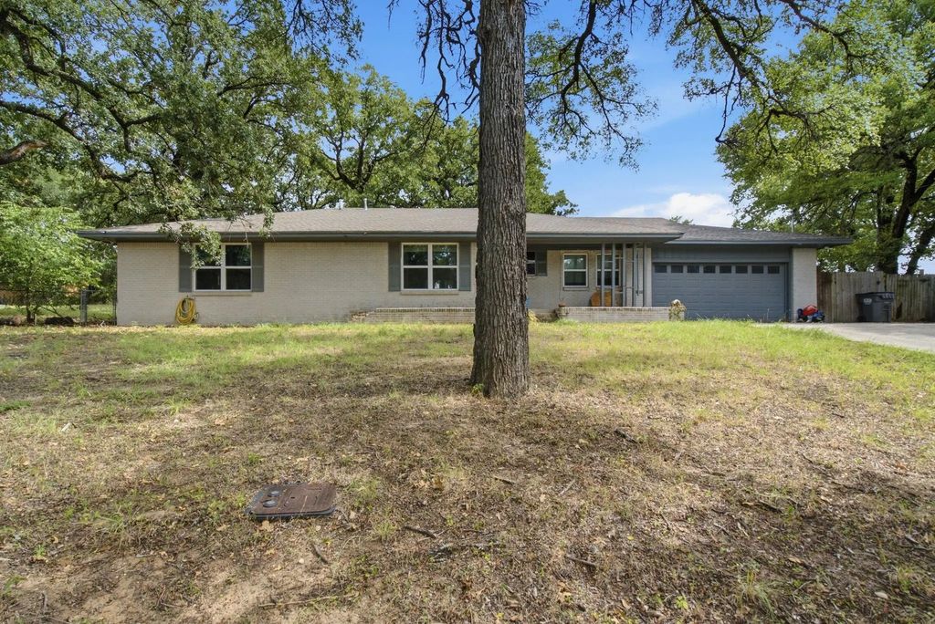 128 Redbird Lane N, Azle