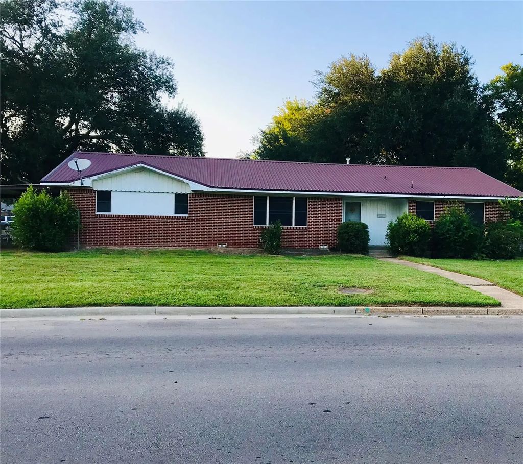 1001 College Street, Sulphur Springs