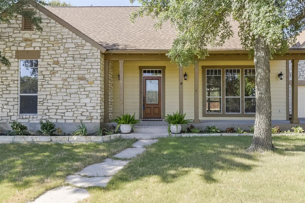 102 Tiffany Trail, Weatherford