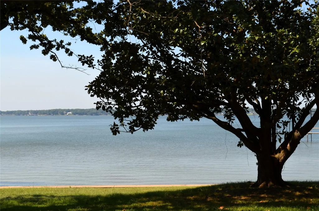 121 Autumn Wood Trail, Gun Barrel City