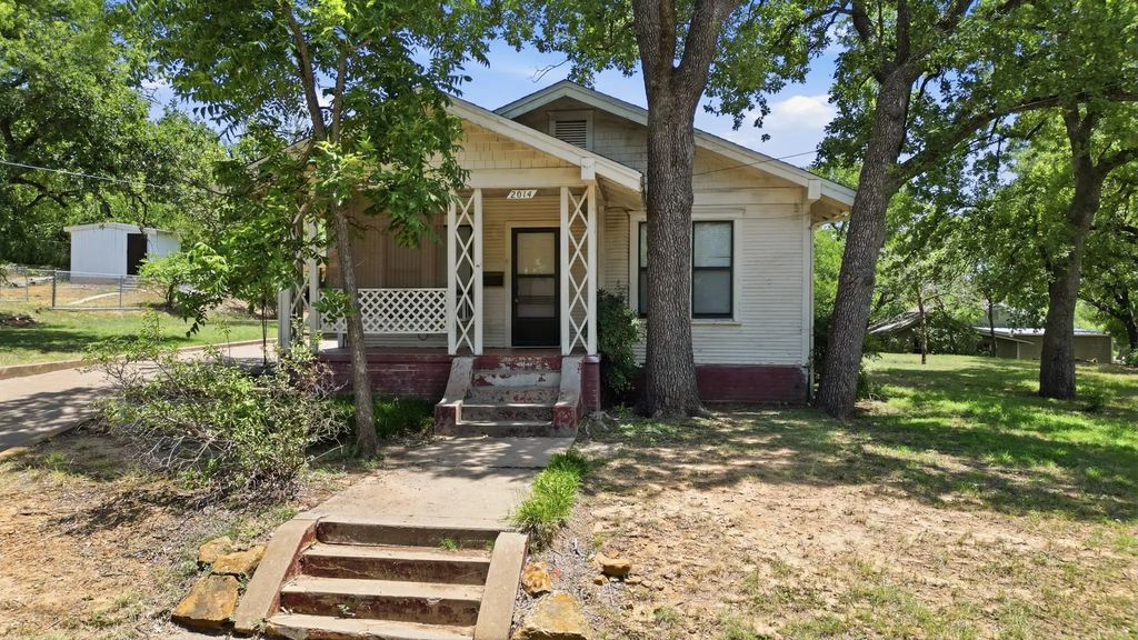 2014 3rd Avenue, Mineral Wells