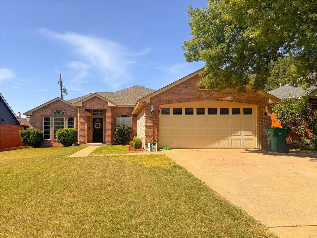 610 Brookside Drive, Cedar Hill