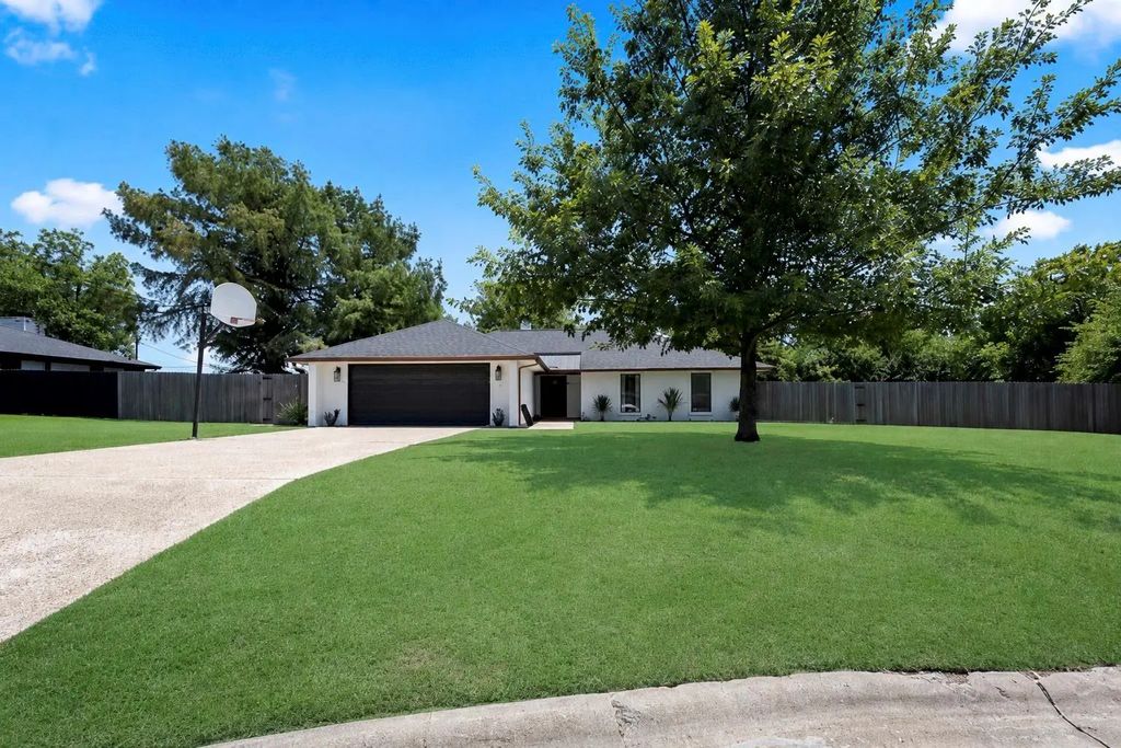 1307 Linda Court, Cleburne