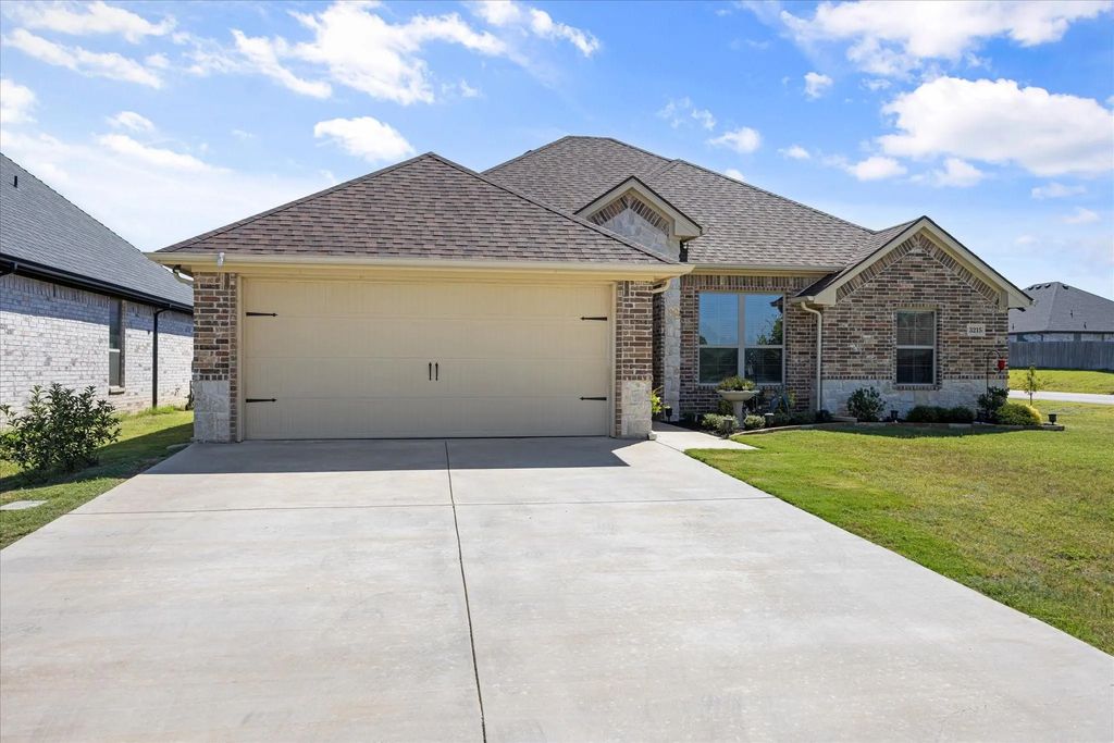 3215 Arrow Creek Drive, Granbury