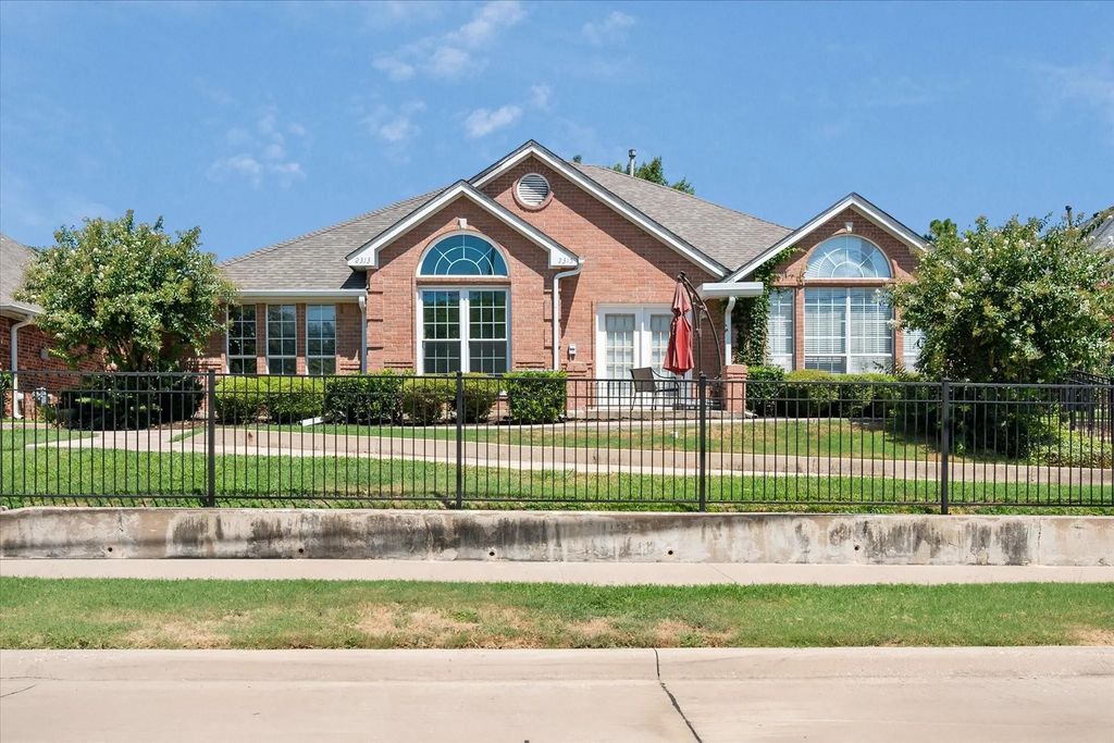 2313 Ragland Road, Mansfield