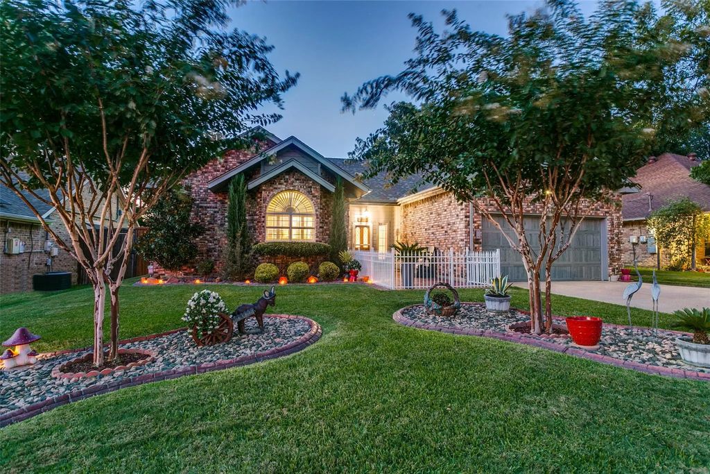 521 Millican Drive, Lewisville